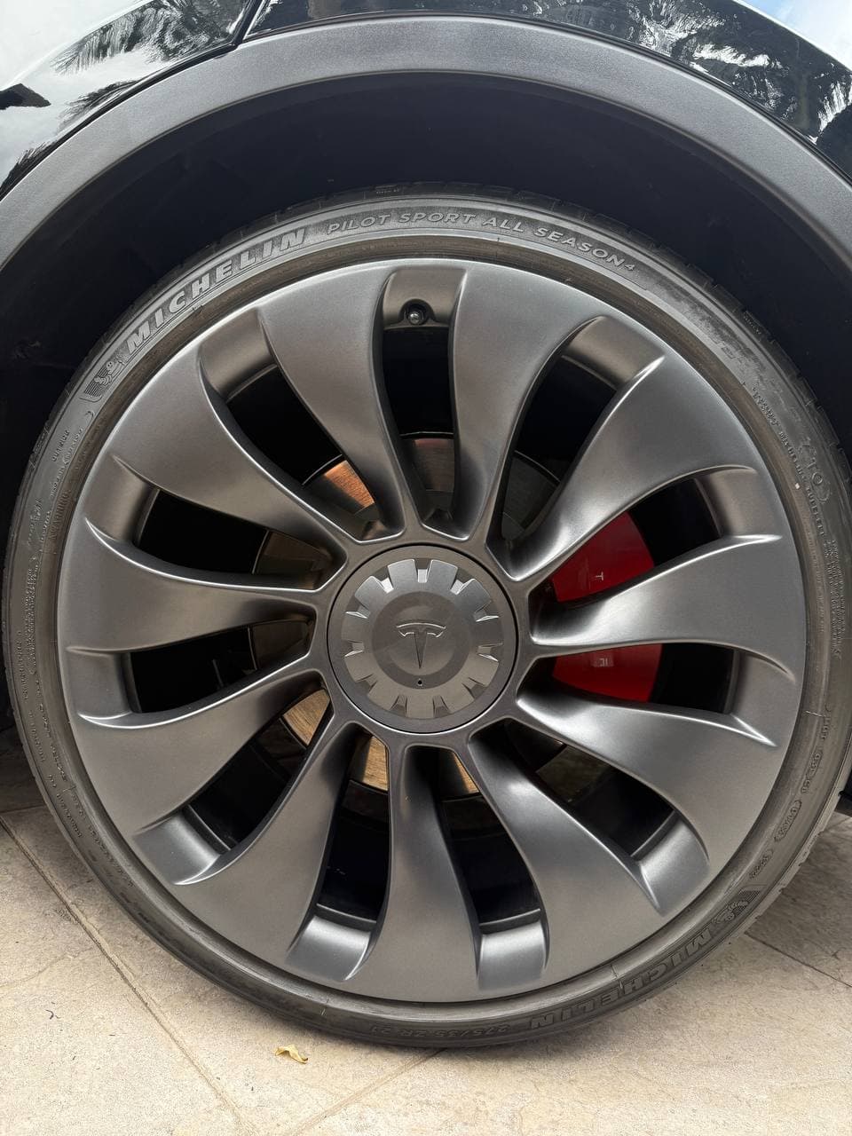 The same Tesla Überturbine wheel after curb rash repair, factory finish restored